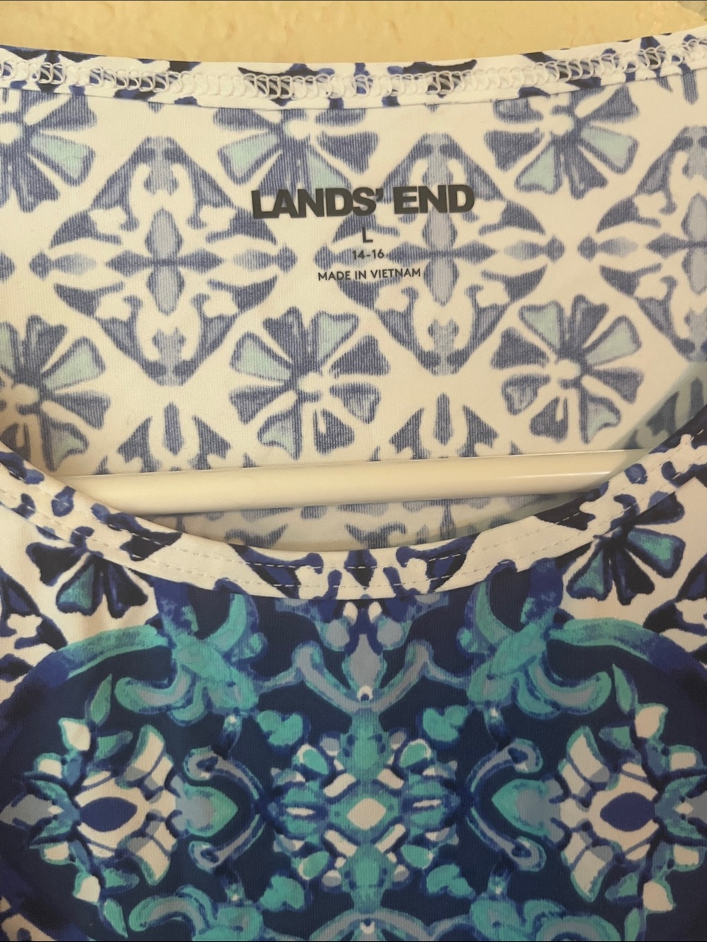 Women’s Large Lands' End Blue and White Geometric Long Sleeve Rash Guard - Picture 3 of 4